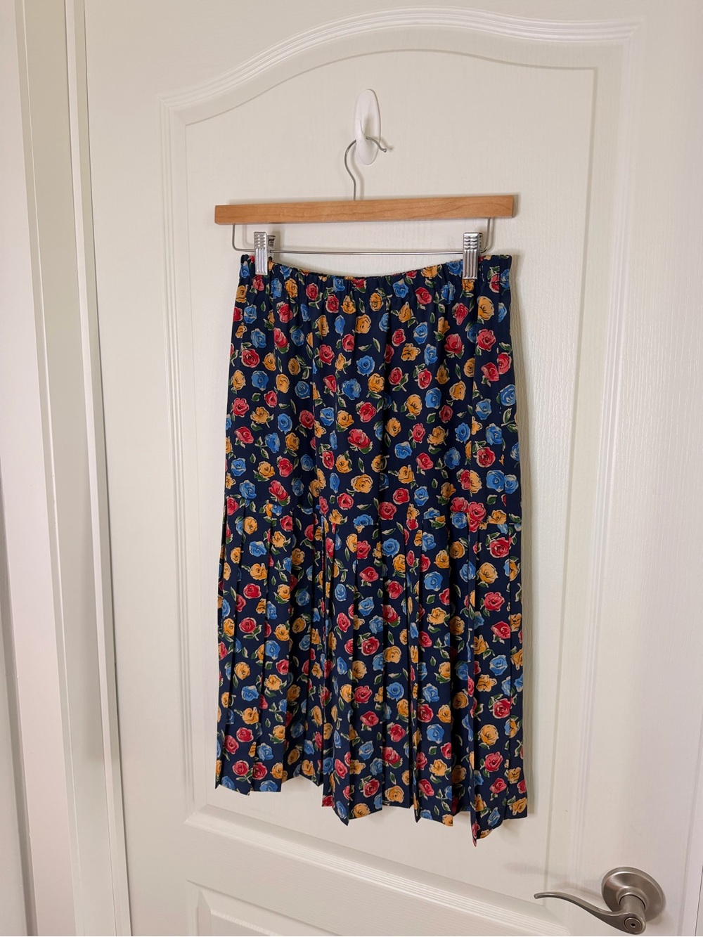 Vintage Leslie Fay Navy Midi Skirt with Red, Yellow & Blue Rose Print
